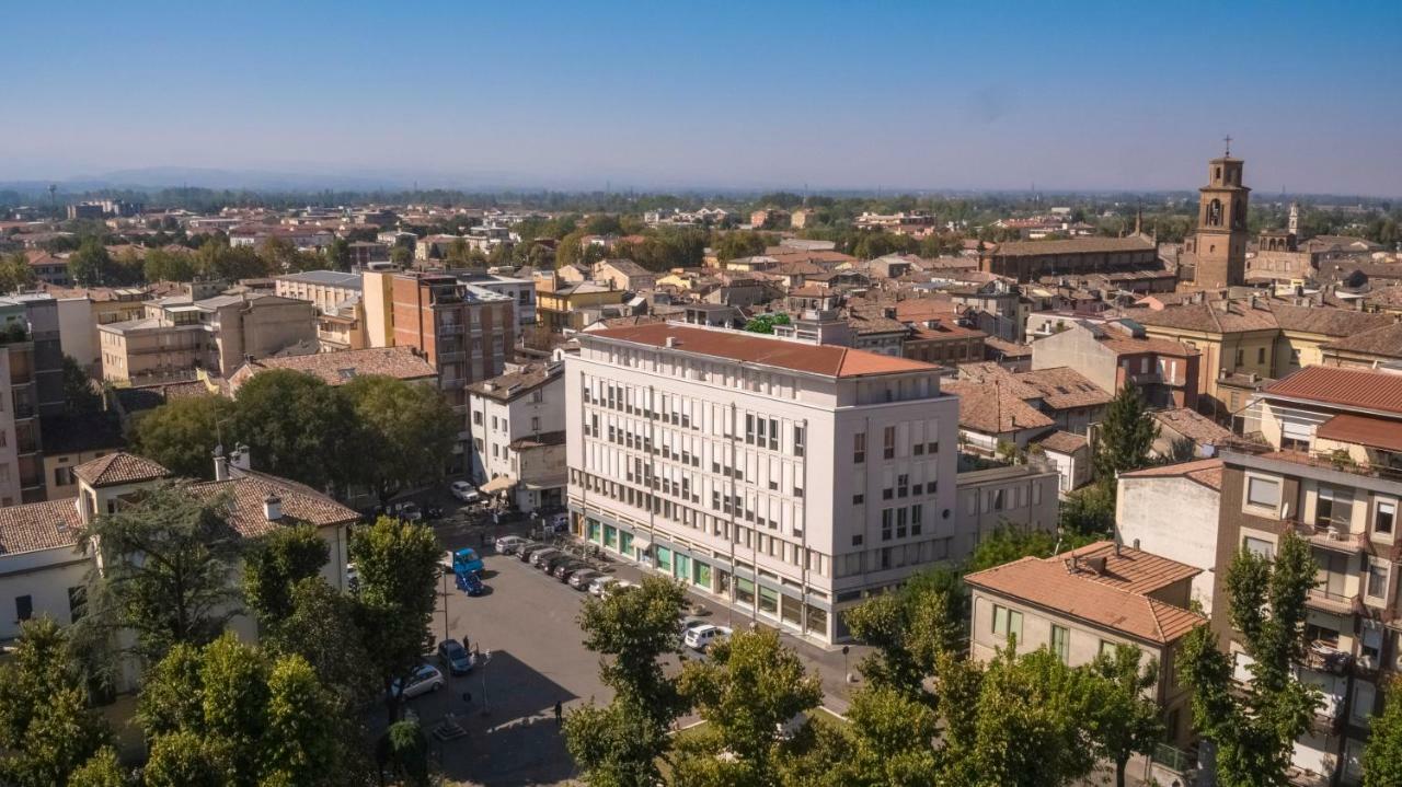 Bnbiz - Coworking Hotel Fiorenzuola dʼArda Dış mekan fotoğraf
